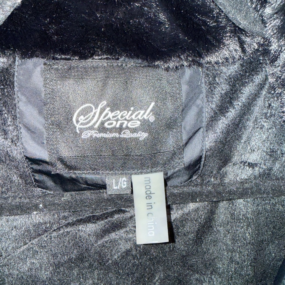 Soprano Women's Black Quilted Vest with Faux Fur - Picture 6 of 6